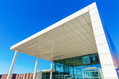 Köln, Almanya - 27 Eylül 2018: yan girişi Koelnmesse. Bu bir ekonomi ve Ticaret Fuarı ve 284.000 m2 5 largests Dünya Fuarı ile 's.