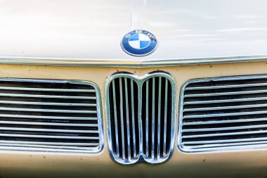 Kerpen, Almanya - 19 Ağustos 2018: klasik bir Bmw araba detay. BMW Şu anda lüks otomobiller ve motosikletler, ayrıca uçak motorları 1945 kadar üreten Alman Uluslararası bir şirkettir