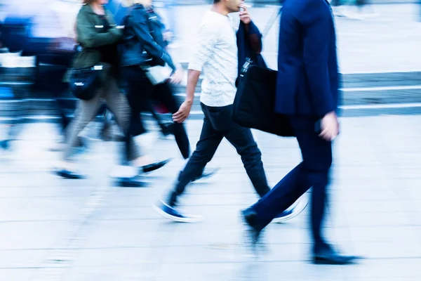 Caminando Personas Ciudad Con Cámara Hizo Efecto Difuminación Movimiento — Foto de Stock