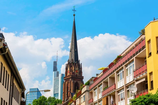 Obytné Budovy Kostel Mrakodrap Centru Města Frankfurt Nad Mohanem Německo — Stock fotografie