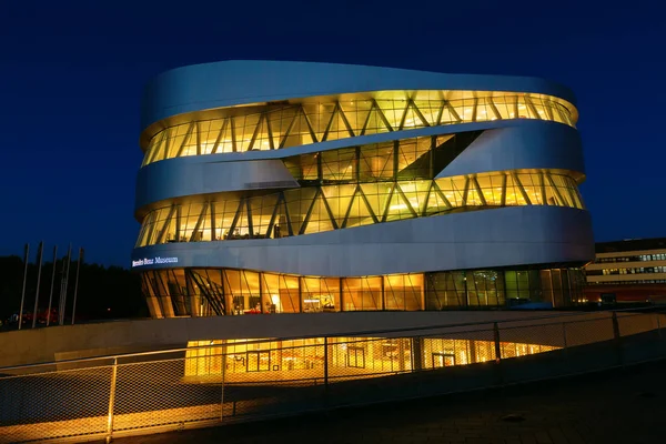 Stuttgart Niemcy Września 2018 Mercedes Benz Muzeum Nocy Jest Muzeum — Zdjęcie stockowe