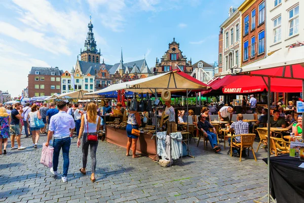 Nijmegen Hollanda Mayıs 2018 Kimliği Belirsiz Kişi Ile Büyük Pazar — Stok fotoğraf