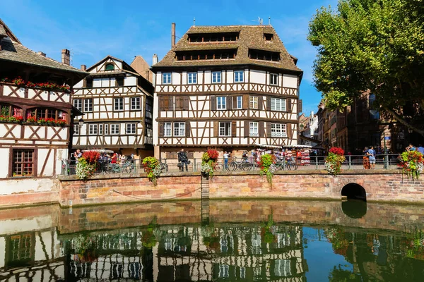 Strasburg Francja Września 2018 Widok Dzielnicę Petite Francja Niezidentyfikowanymi Ludźmi — Zdjęcie stockowe