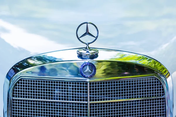 Kerpen Tyskland Augusti 2018 Framifrån Med Mercedes Stjärnan Klassisk Mercedes — Stockfoto