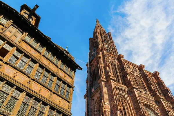 Kathedraal Van Straatsburg Naast Een Historische Huis Straatsburg Frankrijk — Stockfoto