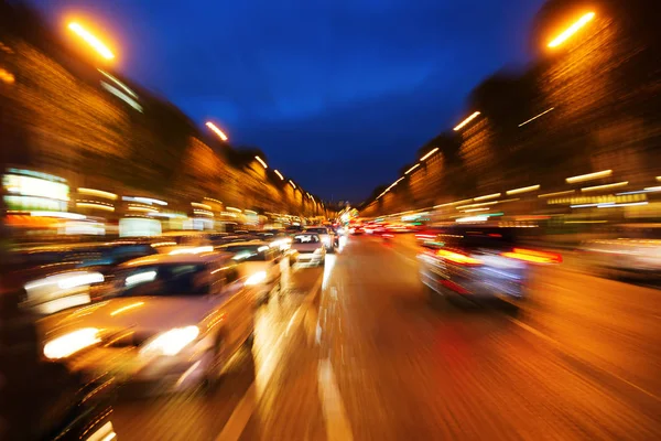 Immagine Del Traffico Notturno Della Città Con Effetto Zoom Della — Foto Stock