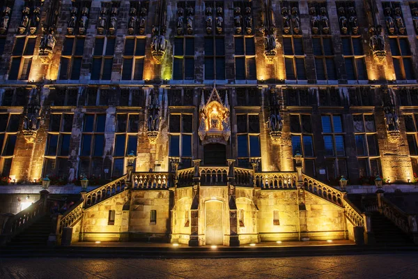 Foto Entrada Principal Del Ayuntamiento Histórico Aquisgrán Alemania Por Noche — Foto de Stock