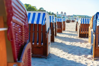 kukuletalı plaj sandalyeleri plaj Binz, Rügen, Almanya