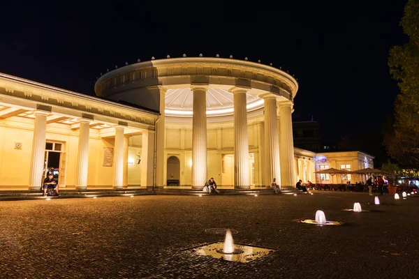 Aquisgrán Alemania Octubre 2018 Elisenbrunnen Por Noche Con Personas Identificadas — Foto de Stock