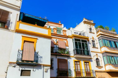 Sevilla, İspanya'nın eski şehir tipik eski binaların resim