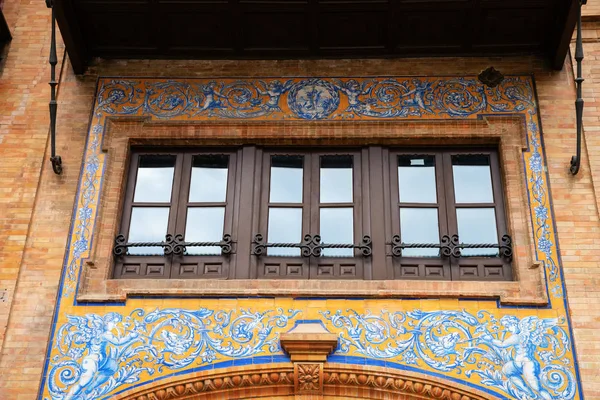 Foto Uma Janela Edifício Histórico Sevilha Espanha — Fotografia de Stock