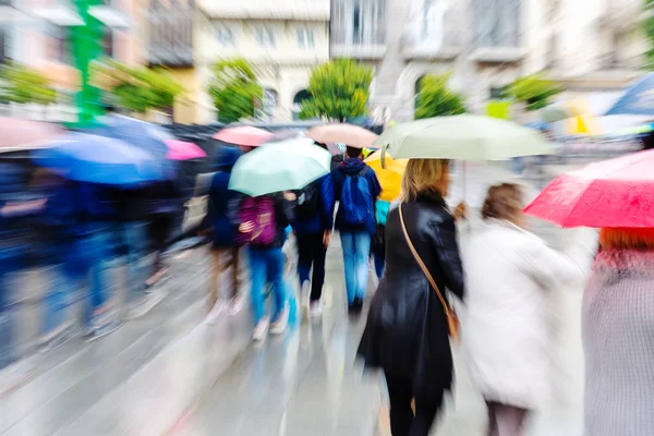 Picture Crowd People Walking Rainy City Camera Made Zoom Effect — Stock Photo, Image