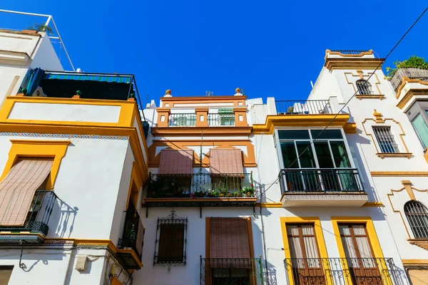 Foto Van Typische Oude Gebouwen Oude Binnenstad Van Sevilla Spanje — Stockfoto