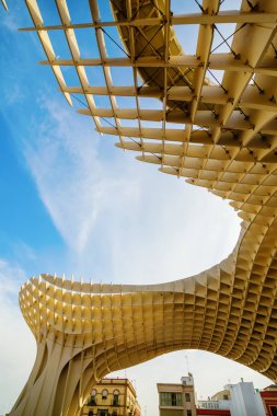 Sevilla, İspanya - 13 Kasım 2018: Metropol şemsiye Seville. Boyutları 150 70 metre ve 26 metre yüksekliğinde Juergen Mayer tarafından tasarlanmış ahşap bir yapıdır