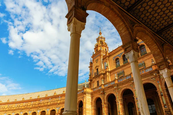 スペイン セビリアのスペイン広場で宮殿の写真 — ストック写真