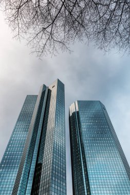 Frankfurt am Main, Almanya - 08 Ocak 2019: Frankfurt Deutsche Bank ikiz kuleleri. İki kule için 155 m yükselişi ve Deutsche Bank, Almanya'da en büyük Bankası olarak hizmet