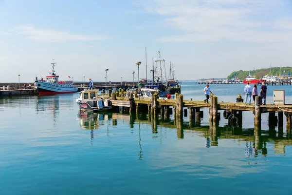 Sassnitz Deutschland Mai 2018 Stadthafen Sassnitz Mit Unbekannten Personen Sassnitz — Stockfoto