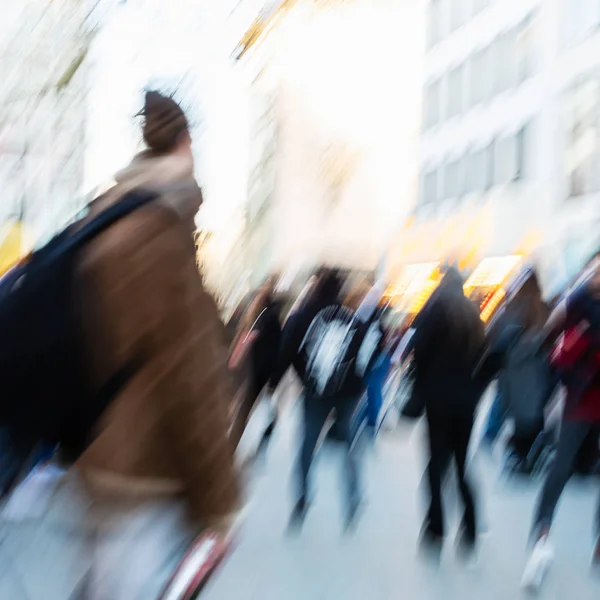 Imagen Gente Caminando Una Calle Comercial Ciudad Con Cámara Hecha — Foto de Stock