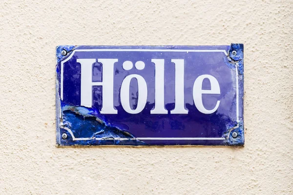 Utca név jel a nevét Hoelle, hogy ist a német szó a pokol, Bamberg, Németország — Stock Fotó