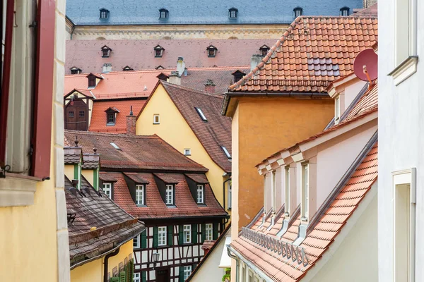 Daken in de middeleeuwse binnenstad van Bamberg, Duitsland — Stockfoto