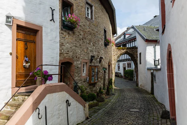 Aleja w starej wiosce Kronenburg w regionie Eifel, Niemcy — Zdjęcie stockowe
