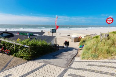 Domburg, Zeeland, Hollanda'daki plaja erişim yolu