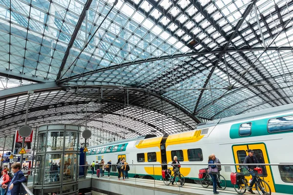 बर्लिन, जर्मनी के केंद्रीय स्टेशन का दृश्य — स्टॉक फ़ोटो, इमेज