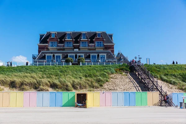 Beach with an old villa in Domburg, Zeeland, Netherlands — Stock Photo, Image