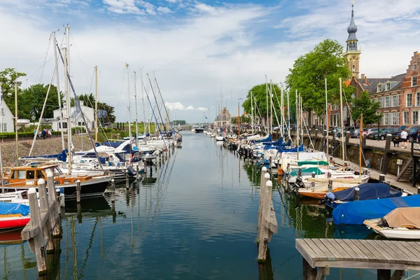 Гавань с парусными лодками в Веере, Нидерланды — стоковое фото