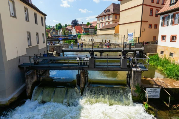 Weir aan de rivier de Regnitz in Bamberg (Duitsland) — Stockfoto