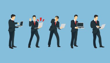 Takım elbiseli, kravatlı ve dizüstü bilgisayarlı bir iş adamı. Yeni teknolojiyi sunmak, öğretmek ve test etmek