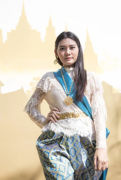 Asiatisk Thai Flicka Pround Att Thailändska Vintage Kostym Bokföring Brun — Stockfoto