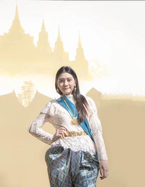 Asiatisk Thai Flicka Pround Att Thailändska Vintage Kostym Bokföring Brun — Stockfoto