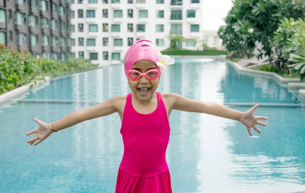 Glücklich Asiatische Mädchen Spielen Schwimmbad Berufung Tag — Stockfoto