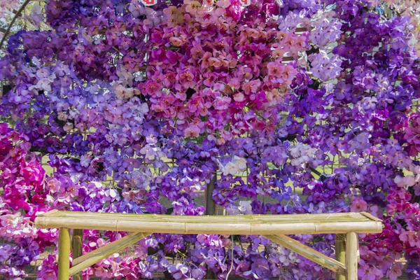 背景の竹席と蘭の花 Bacdrop — ストック写真