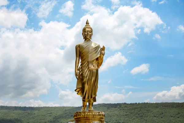 Arany Buddha Szám Állandó Felhős Háttérben — Stock Fotó