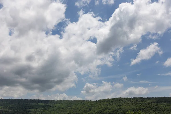 Панорамне Хмарне Небо Гірська Горизонтальна Лінія Краса Природі Концепція — стокове фото