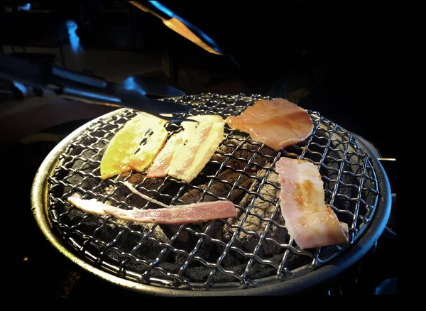 Lövés Közelről Grill Sertés Forró Szén Füst Japán Élelmiszer Hívás — Stock Fotó