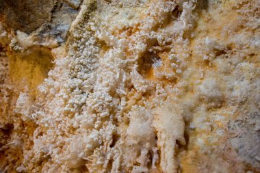 Sarkıt ve dikitler Tayland dağ mağarada undergroound taş. Güzellik doğa kavram.