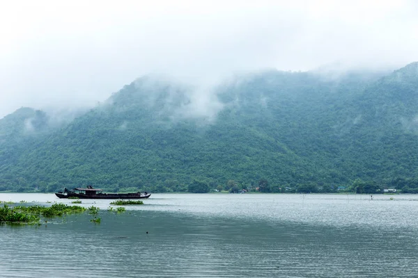 Beautyful Landscape Water Lake High Hill Mountain Cloud Sky Tourism — Stock Photo, Image