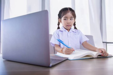 Dijital nesil Internet kavram öğrenme.