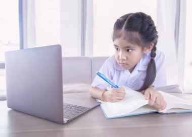 Dijital nesil Internet kavram öğrenme.