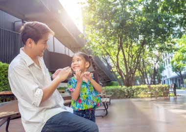 üvey baba kavramı baba aşk daugther pigtail yapmak