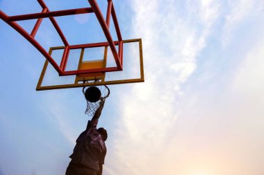 Basketbol oynamak alt görünümünden rekabet kavramı ile