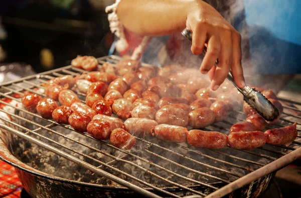 Rostad fläsk grill med varmt kol och rök — Stockfoto