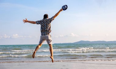 mutlu adam özgürlük atlama okyanus deniz scape arka plan