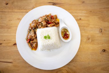 ot servisi ile baharatlı kızarmış domuz Tay gıda