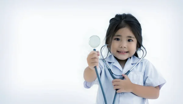 Ázsiai Gyerek Sztetoszkóppal Hogy Orvos Legyen Jövőben — Stock Fotó