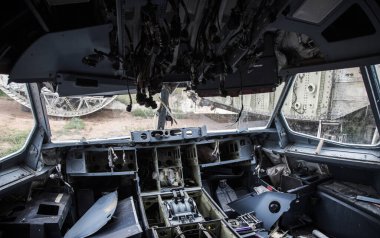 Crach uçak çöplüğü dağ tepesi çöp sahasında