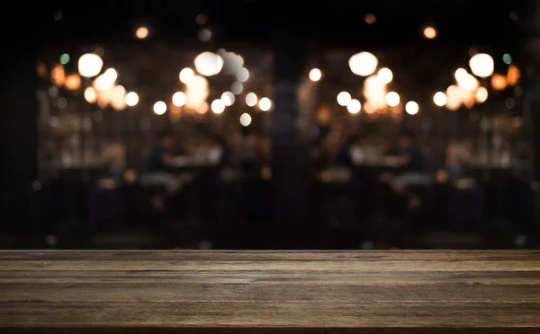 バックグラウンドのための夜のパーティーの木製のテーブルトップカウンター — ストック写真